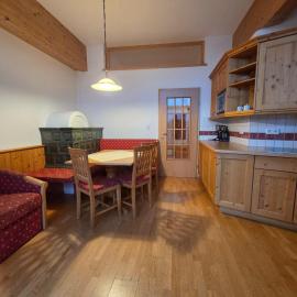 Alpine holiday apartment near a lake