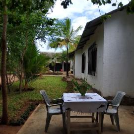 THE DELUXE ROOM AT-lewisville villa, hotel in Kilifi