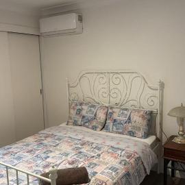 R6 Bright Spacious Room near Perth Airport with AC, hotel a Perth