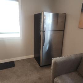 2 Bedrooms Lovely Spacious 14 by 10 ft Home closer to Lake, Eatery, Shopping Malls in Chestermere, hotel in Chestermere