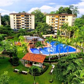 3BR Jacó Condo, Pool, Fast Wifi, Walk to Beach, ξενοδοχείο σε Jacó