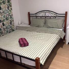 Room 1 Bright Spacious Room Walk to Shops