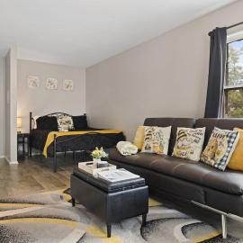 Sleeps 2/Aurora/Ext stay discounts/Wi-fi & Parkng