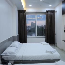 Hotel Shreyash, hotel em Sholapur