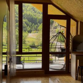 Guesthouse Riverside Bagiana、Korshaのホテル