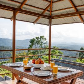 Alaya Stays Jai hill 4 Room Cottage With Garden and Outdoor dining With Mountain and Valley Views, hotel in Ūdumbanshola