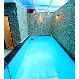 Luxurious 4 Bedroom Private Pool Villa at Kandivali East, Mumbai โรงแรมในมุมไบ