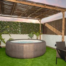Private Terrace & Rooftop Hot Tub & Sleeps Six