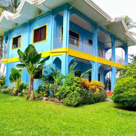 Casa Bella Vista On The Sea、Catarmanのホテル