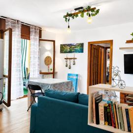 F&J Garda Lake Apartment، فندق في ساندرا