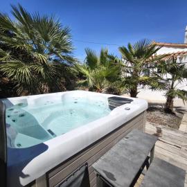 Maison 3 chambres avec Jacuzzi à 400m des plages, hotel in La Plaine-sur-Mer