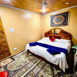 New Biloo Palace Group Of Houseboats