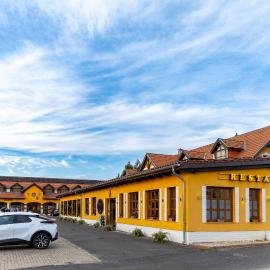 Radics Panzió Étterem és Pihenő Központ, hotel in Letenye
