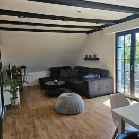 Moderne Ferienwohnung mit Balkon, in Waldnähe