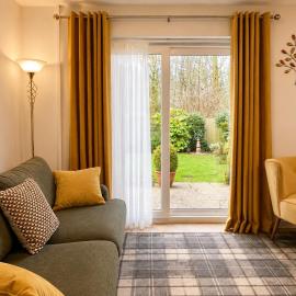 Cheerful 2 Bedroom Home with Off-road parking