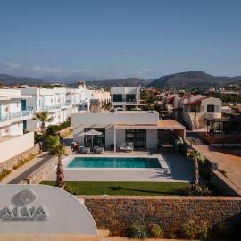 ALVA Exclusive Seaside Villas - Steps to Beach, hotel v destinaci Analipsi