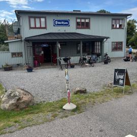 Affären 2 rum och kök 3-5 bäddar, hotel i Varberg