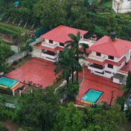 Gen-Z Villa with Hill View from Balcony & Spacious Pool Area & AC, hotel i Lonavala
