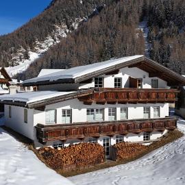 Gipfelblick Appartements, hotel di Umhausen