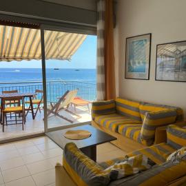 Double View Sea - beachfront Ext, hotel v destinácii Mascali