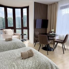 Modernes Studio mit Balkon, Smart-TV & Tiefgarage