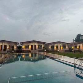 Peak Paradise Resort