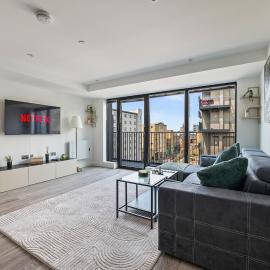 Stylish Slough Apartment Balcony Sleeps 6