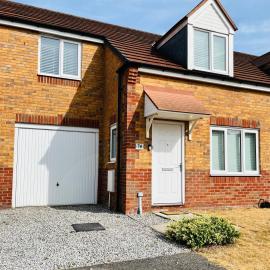 Modern Langold Home, 3-Bed, Sleeps 6, Parking