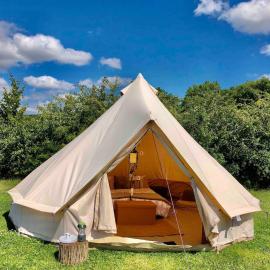 Oxford Countryside Bell Tent at Valley Farm, hotel in Oxford