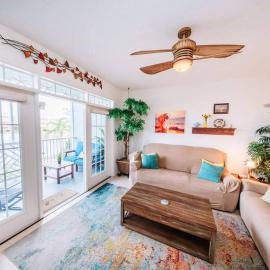 NEW! 1 Block to Beach-Heated Pool-Walk to Pier