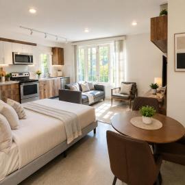 Elegant 2BR Downtown Stay Near English Bay