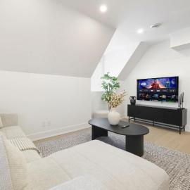 Elegant Parkdale 2BR 2 King Beds Sleeps 6