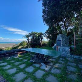 Kingfisher Beach house with sea view