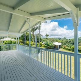 Akaka Falls 6BR Ocean View Retreat with Hot Tub, hotel en Honomu