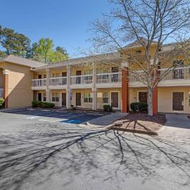 Extended Stay America Select Suites - Atlanta - Perimeter - Hammond Drive, хотел в Атланта