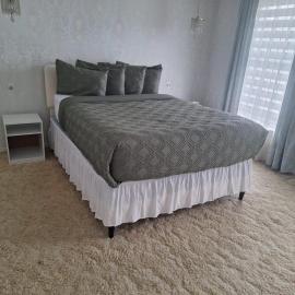 Peaceful Getaway in Shannonville, Hotel in Shannonville