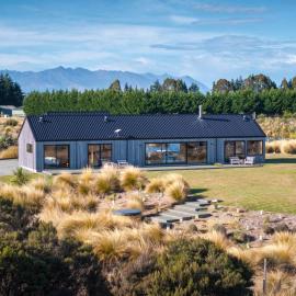 Mana Waiora Retreat - Luxury in Raw Wilderness, hotel in Te Anau