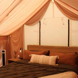 Port Angeles में, होटल Under the Cedars Glamping Experience with Hot Tub