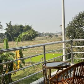 VacationVibeVilla 2R, Balcony, Kitchen, Living, hotel in Jhawāni