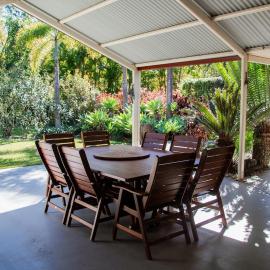 Hop, Skip and a Jump - Entire vacation home on acreage, hotel in Landsborough
