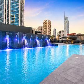 Circle on Cavill - Your Vacay Stay, hotel u gradu 'Gold Coast'
