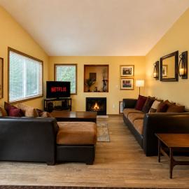 Suite Serenity Condo by NW Comfy Cabins