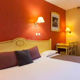 LOGIS HOTEL & RESTAURANT L'ETAPE Bouc Bel Air - Gardanne: Bouc-Bel-Air şehrinde bir otel