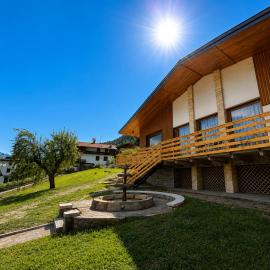 Villa nelle Dolomiti con giardino privato e 4 posti auto, hotel in Calalzo