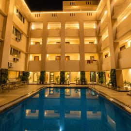 HOTEL in PURI - SWIMMING POOL RB - Near Sea Beach & Shree Jagannath Temple - wifi - Parking - Restaurant -, hotel in Puri