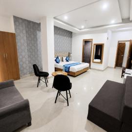 Hotel Elena Crown, hotel in Chandīgarh