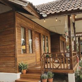 Cabin Kayu RB FOURFIVE, хотел в Pasirmalang