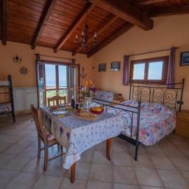 Strada Casai 19 - Appartamento turistico in villa con giardino e posto auto