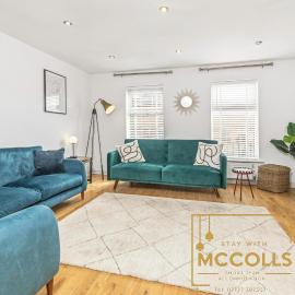 4 Bed Home near M1 with parking Sleeps 7