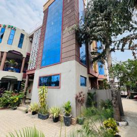 KAMWE KAMWE HOTEL&Spa, hotell i Kasese